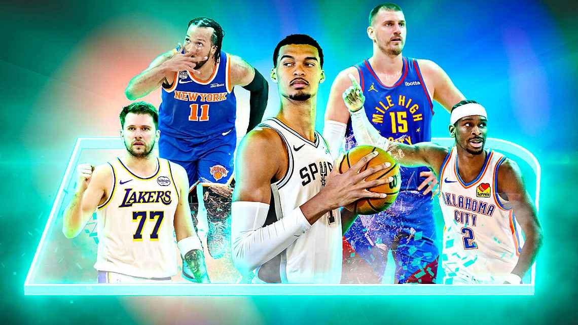 Nikola Jokic con el balón en un partido de la NBA, encabezando el ranking de ESPN para la temporada 2026-27