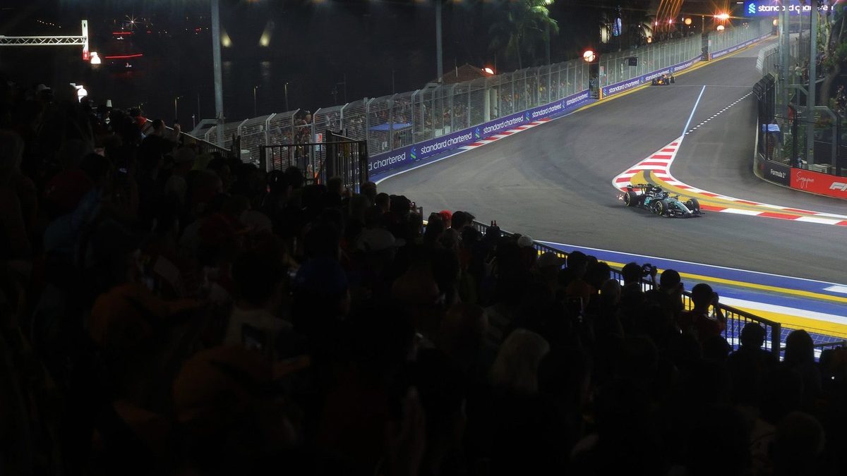 Kimi Antonelli en el W17 de Mercedes con la especificación actualizada durante el Gran Premio de Singapur 2026