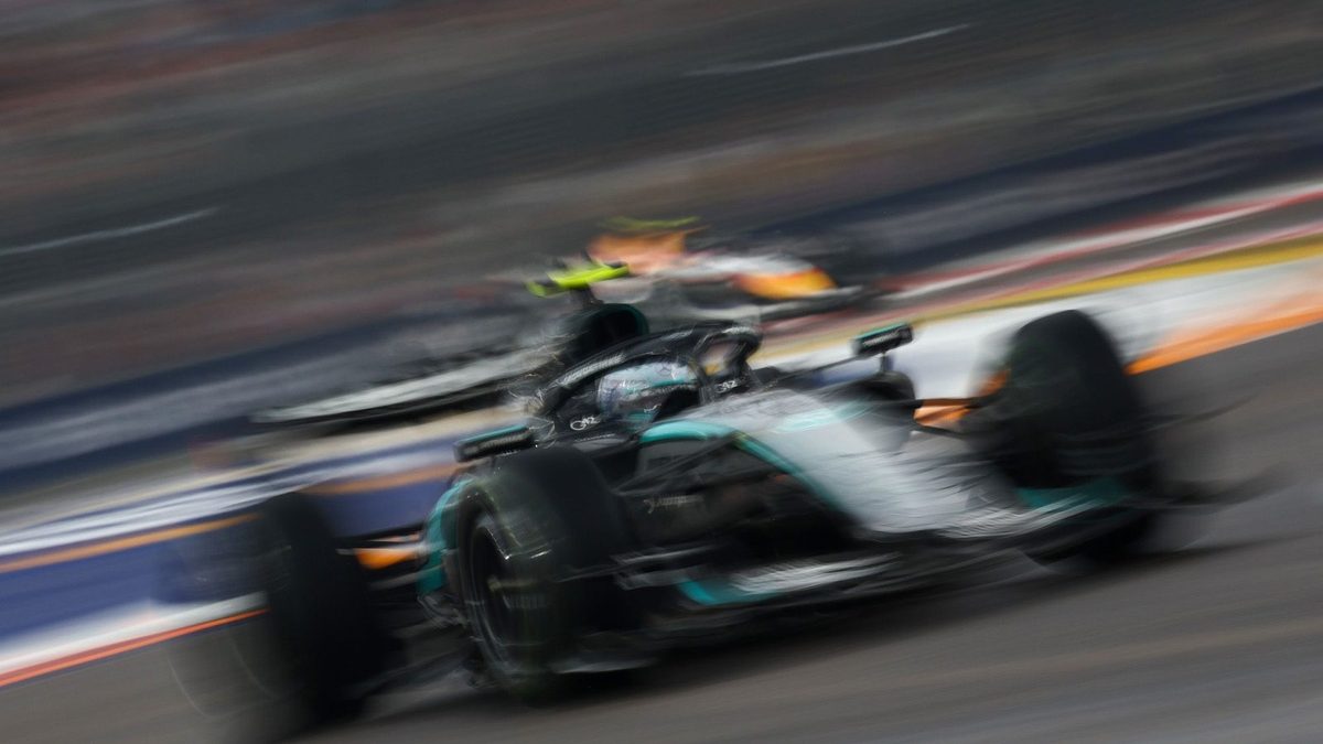 Kimi Antonelli al volante del Mercedes W17 durante el Gran Premio de Singapur 2026