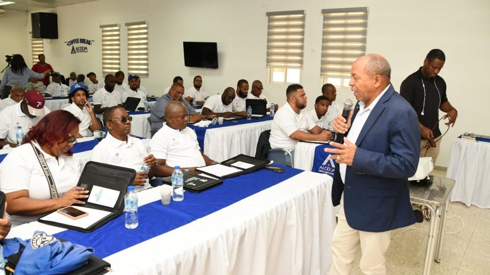 Participantes del curso de administración deportiva de la Academia Olímpica del COD en Barahona