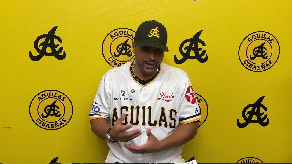 Luis Pipe Urueta mánager de las Águilas Cibaeñas durante rueda de prensa en Caribbean Cinemas Santiago