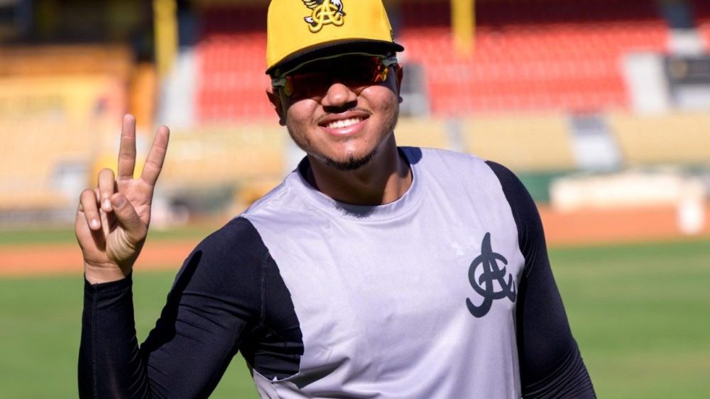 Jugadores de las Águilas Cibaeñas entrenando en el estadio Cibao durante el Águilas Camp de pretemporada