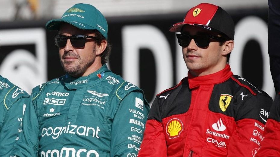 Christian Horner, Fernando Alonso y Charles Leclerc en el paddock de Fórmula 1