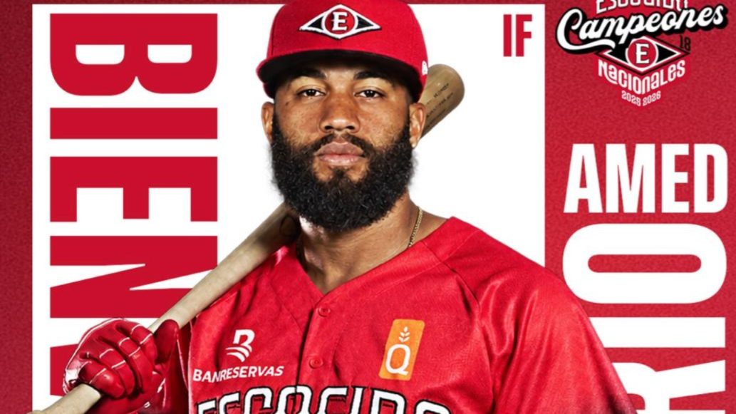 Amed Rosario con uniforme de los Yankees de Nueva York durante un partido de temporada regular en MLB