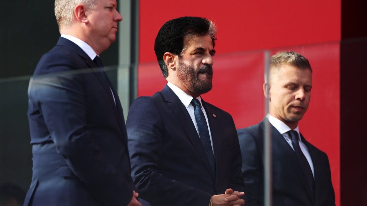 Mohammed Ben Sulayem, presidente de la FIA, en el paddock de Fórmula 1