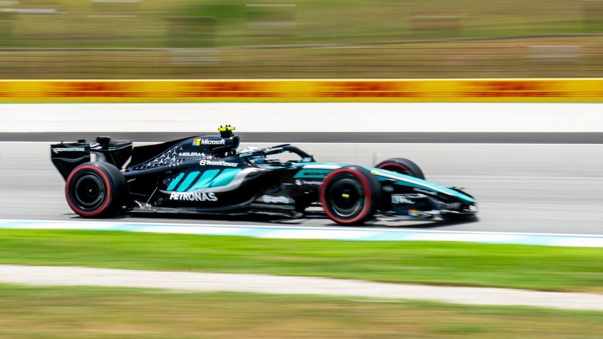 Kimi Antonelli al volante del Mercedes durante la FP3 del GP de Bahréin en el circuito de Sepang, Malasia
