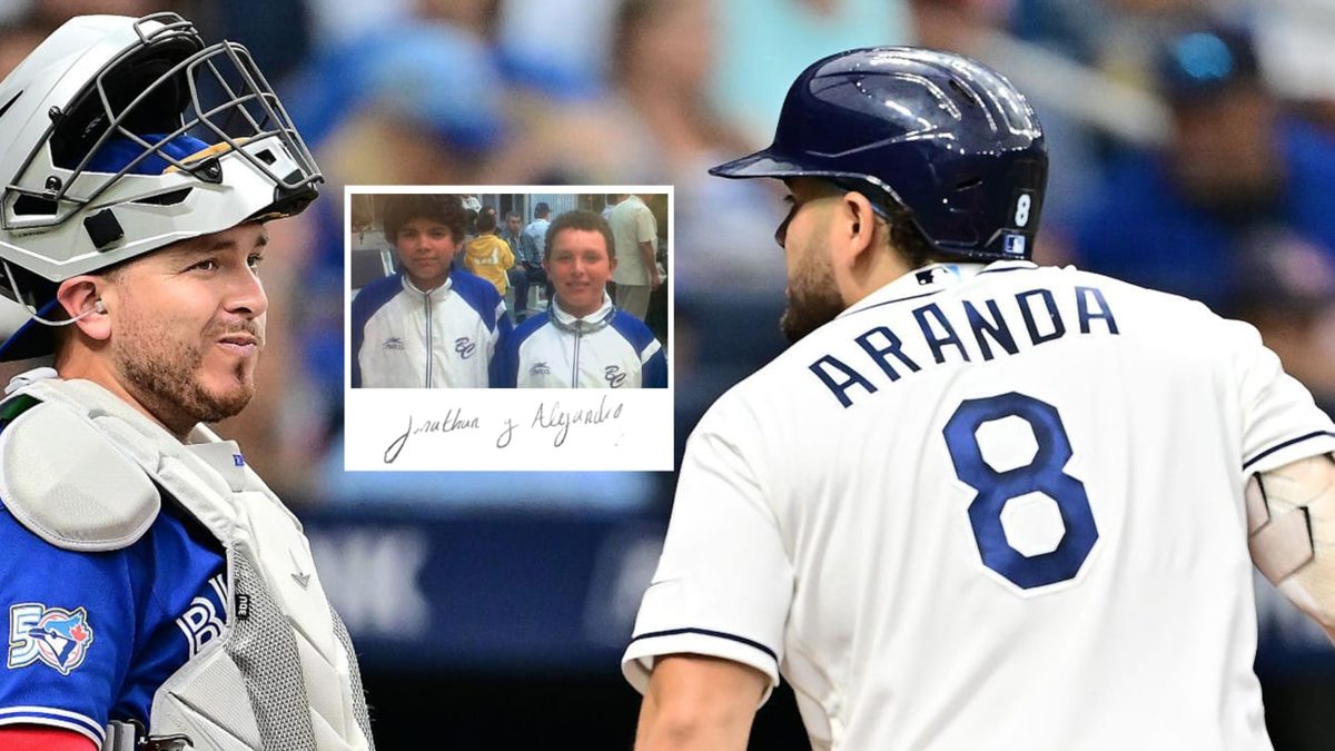 Jonathan Aranda, primera base de los Rays de Tampa Bay, celebra un cuadrangular en el Tropicana Field durante la postemporada 2026