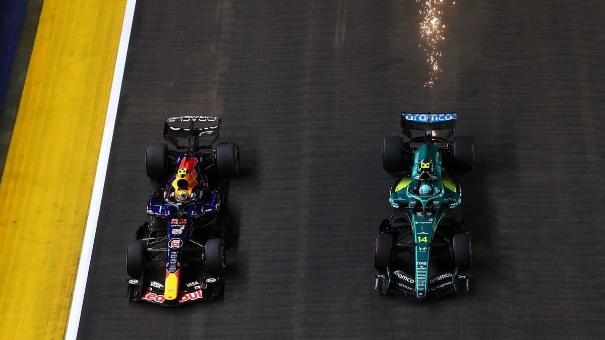 Mike Krack de Aston Martin y Laurent Mekies de Red Bull en el paddock del Gran Premio de Estados Unidos en Austin