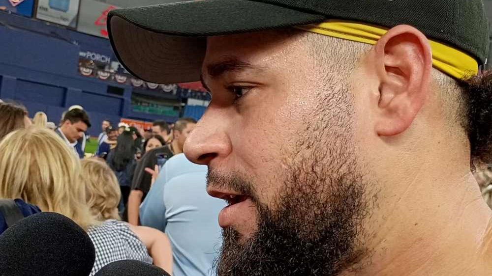 Gary Sánchez celebra con los Cerveceros de Milwaukee el título de la Serie Mundial 2026 en el Tropicana Field