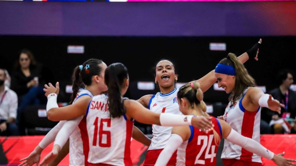 Jugadoras de Puerto Rico celebran la medalla de bronce en el NORCECA Final Six Femenino 2026 en Zinacantepec, México