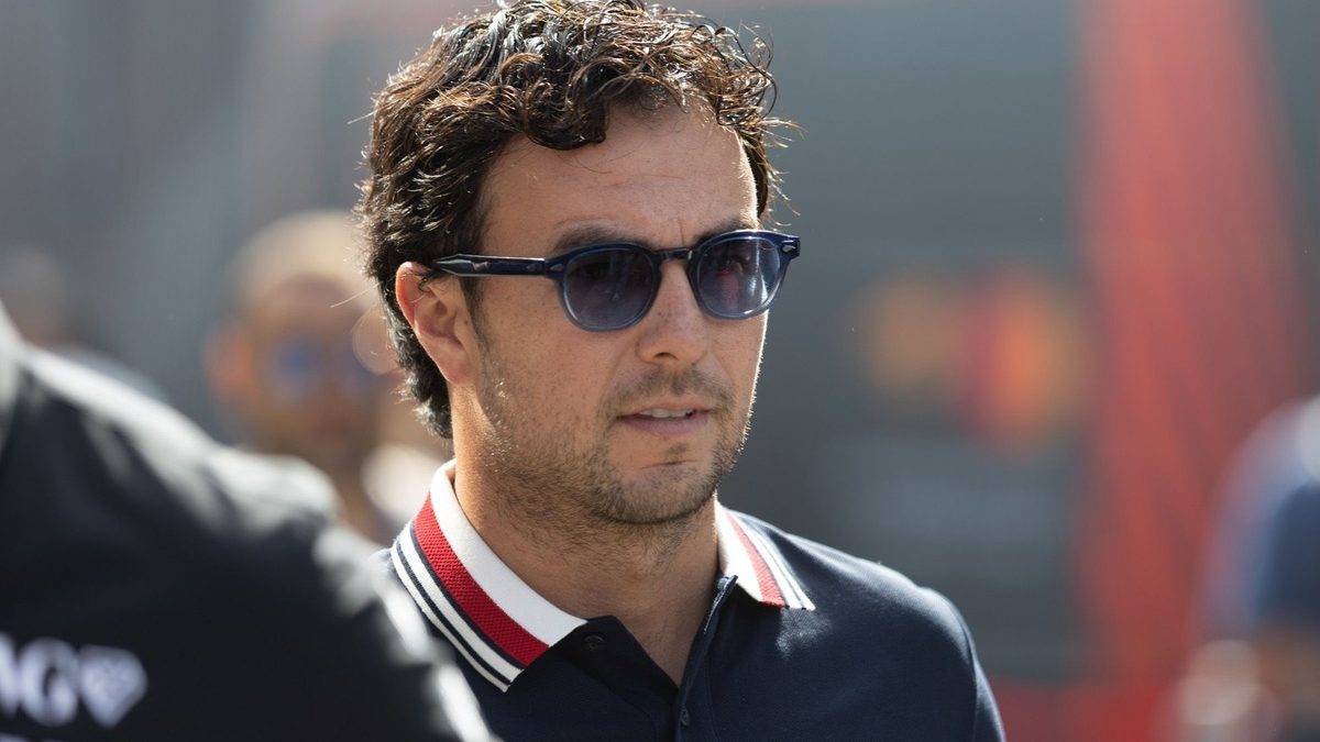 Sergio Checo Pérez en el cockpit del Cadillac de Fórmula 1 durante el Gran Premio de Azerbaiyán 2026