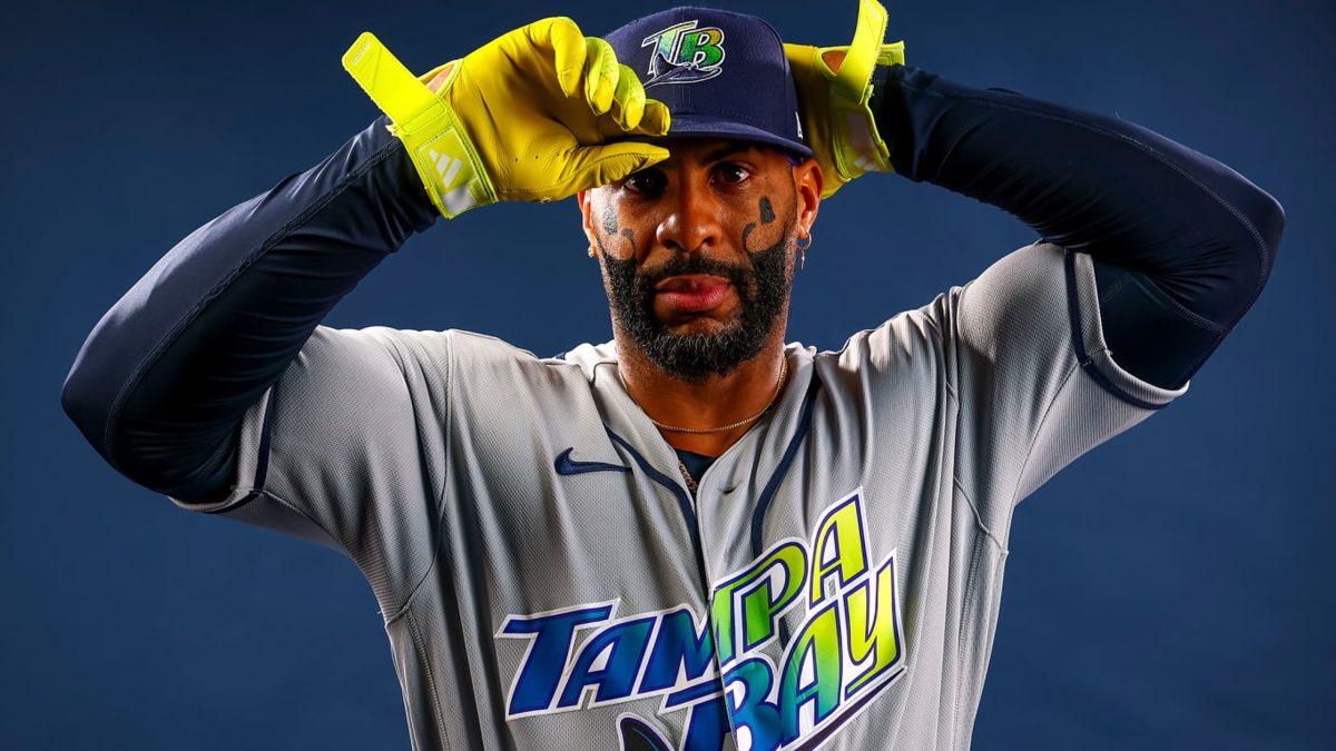 Jugador de los Tampa Bay Rays con las nuevas camisetas grises de visitante con "Tampa Bay" en el pecho