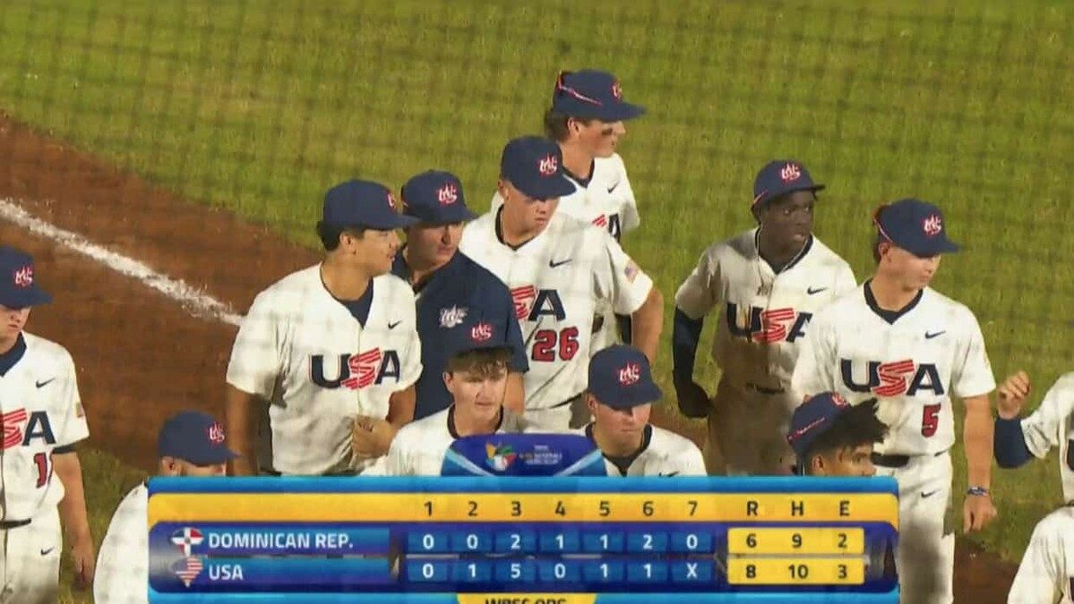 Jugadores de Estados Unidos celebran el título del Campeonato Mundial Sub-15 de Béisbol en el Parque Kukulcán Álamo de Mérida
