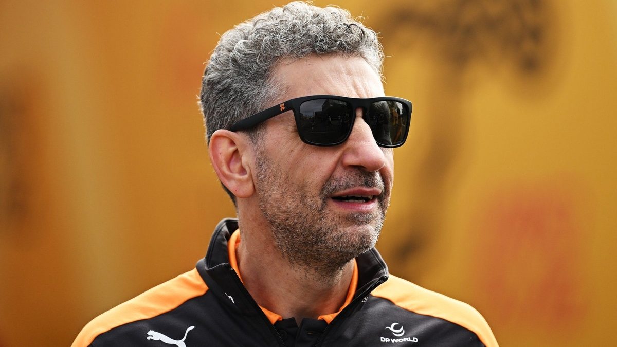 Andrea Stella, director de McLaren F1, en el paddock del circuito de Sepang durante el Gran Premio de Baréin