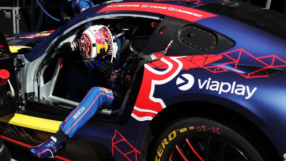 Max Verstappen al volante del Mercedes-AMG GT3 EVO del Team Verstappen en el GT World Challenge Europe