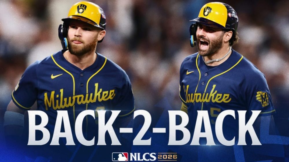 Jake Bauers celebra su jonrón de dos carreras ante Blake Snell en el séptimo inning del Juego 3 de la NLCS 2026 en el Dodger Stadium