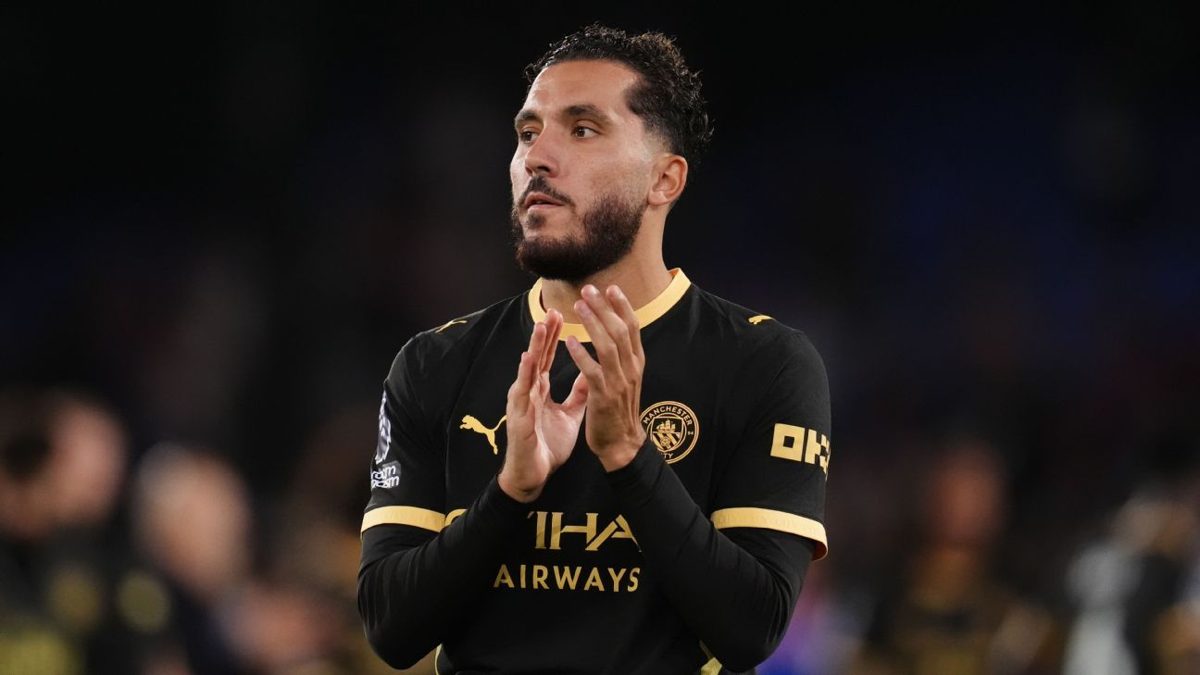 Rayan Cherki celebra un gol con Manchester City ante Crystal Palace en Selhurst Park