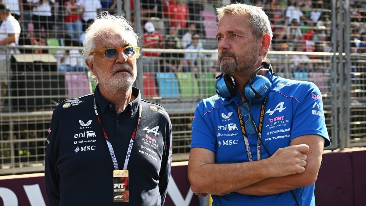 Flavio Briatore, asesor ejecutivo de Alpine, en el paddock del Gran Premio de Azerbaiyán en Bakú