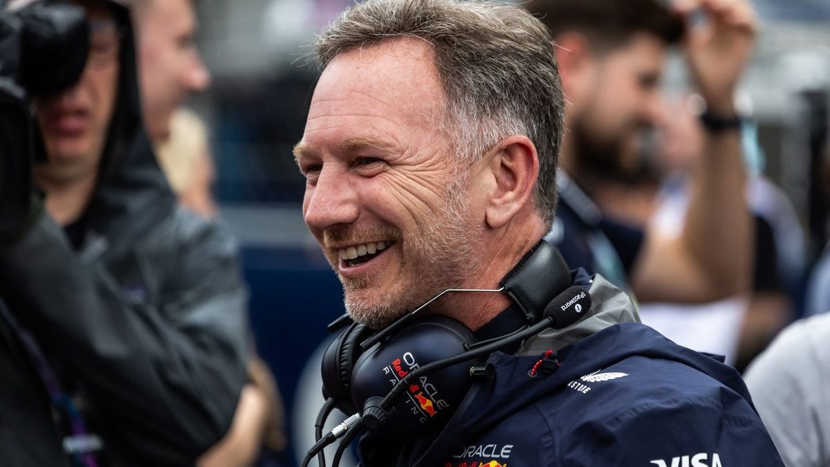Christian Horner a su llegada al paddock de Silverstone durante el Gran Premio de Gran Bretaña de 2026