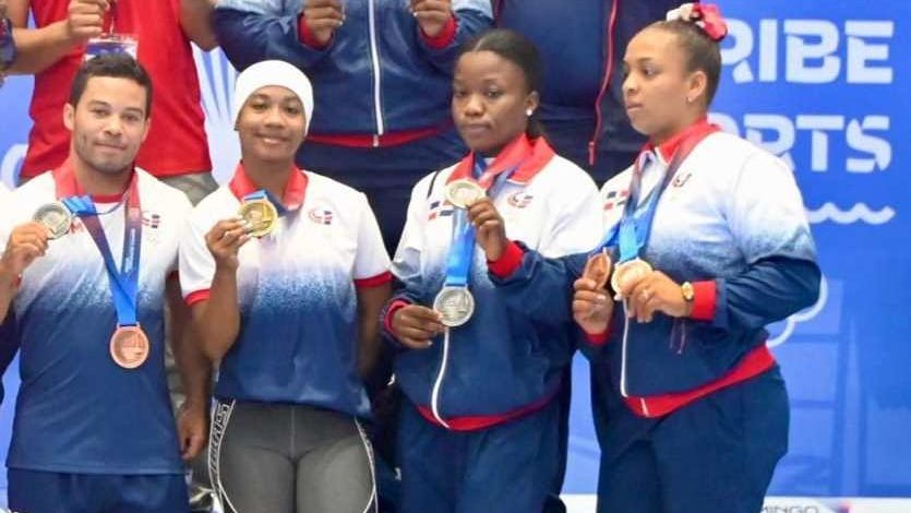 Yudelina Mejía y Crismery Santana en el Mundial de Halterofilia de Ningbo, China 2026