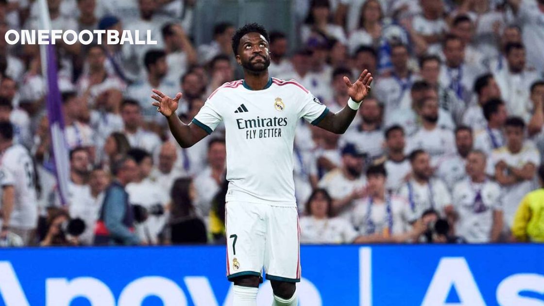 Vinícius Júnior durante un partido de LaLiga con la camiseta del Real Madrid