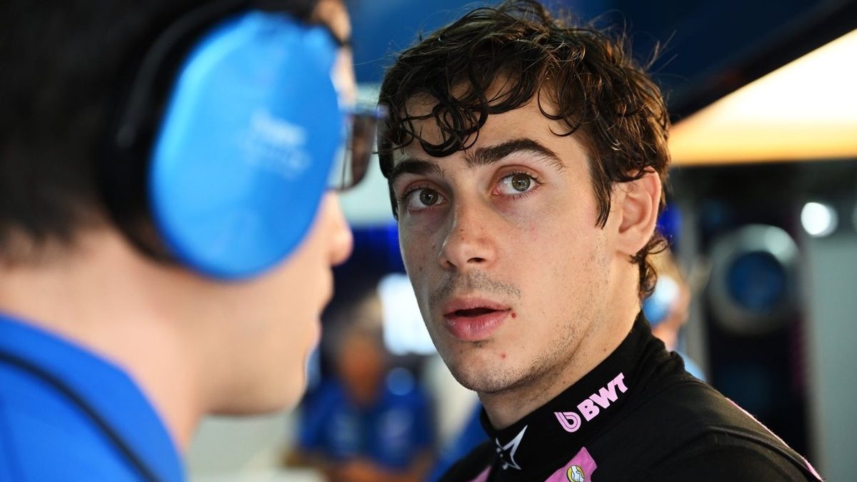 Franco Colapinto con el monoplaza de Alpine en el Gran Premio de Malasia de Fórmula 1 en el circuito de Sepang