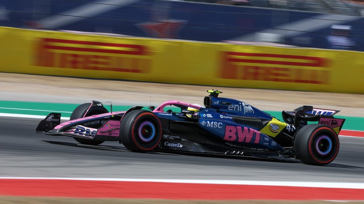 Franco Colapinto al volante del Alpine F1 con la librea amarilla de Mercado Libre en la gira por América 2026
