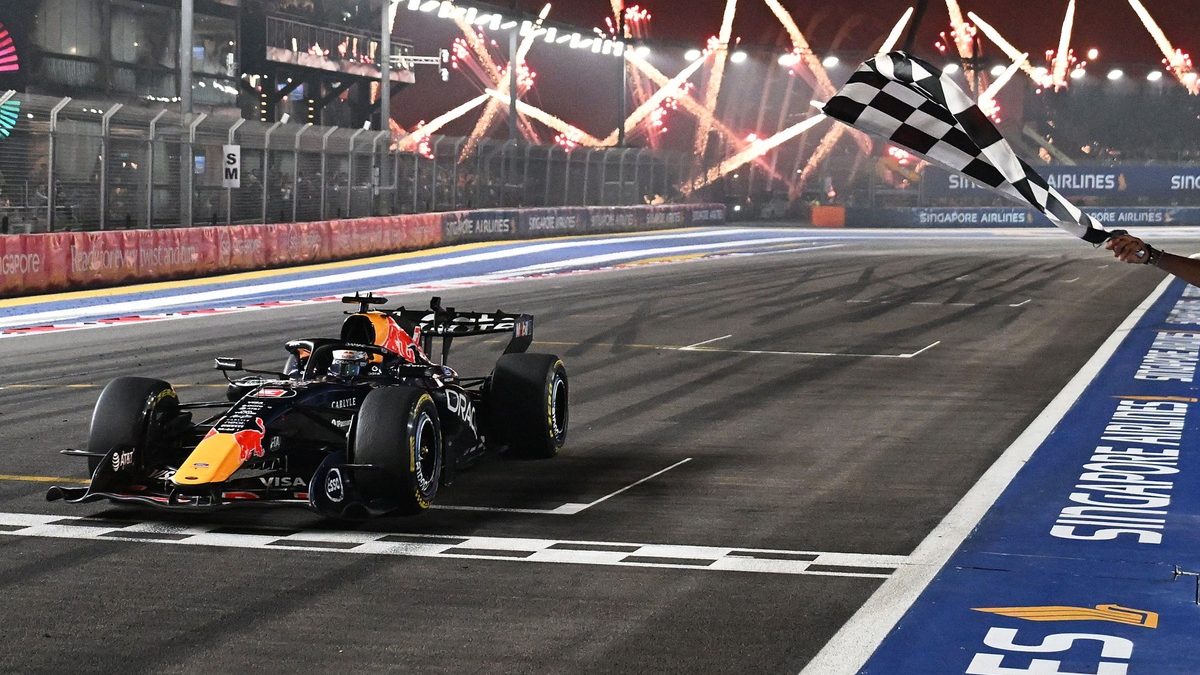 Laurent Mekies, director de Red Bull Racing, en el paddock durante una carrera de la Fórmula 1 2026