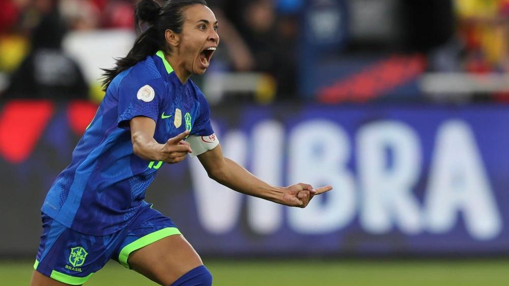 Marta, futbolista brasileña, con la camiseta de la selección de Brasil en un partido de la Canarinha