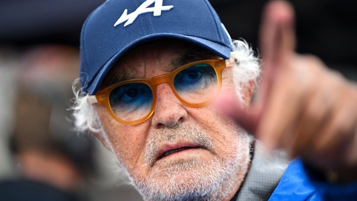 Flavio Briatore, asesor ejecutivo de Alpine, en el paddock del Gran Premio de Azerbaiyán en Bakú