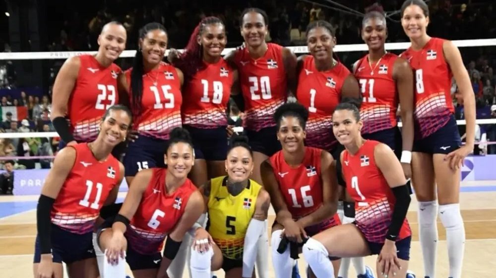 Selección femenina de voleibol de República Dominicana en cancha durante el Final Six Femenino de NORCECA en Zinacantepec, México