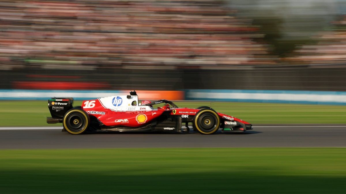Charles Leclerc al volante de su Ferrari durante las prácticas del GP de México 2026 en el Autódromo Hermanos Rodríguez