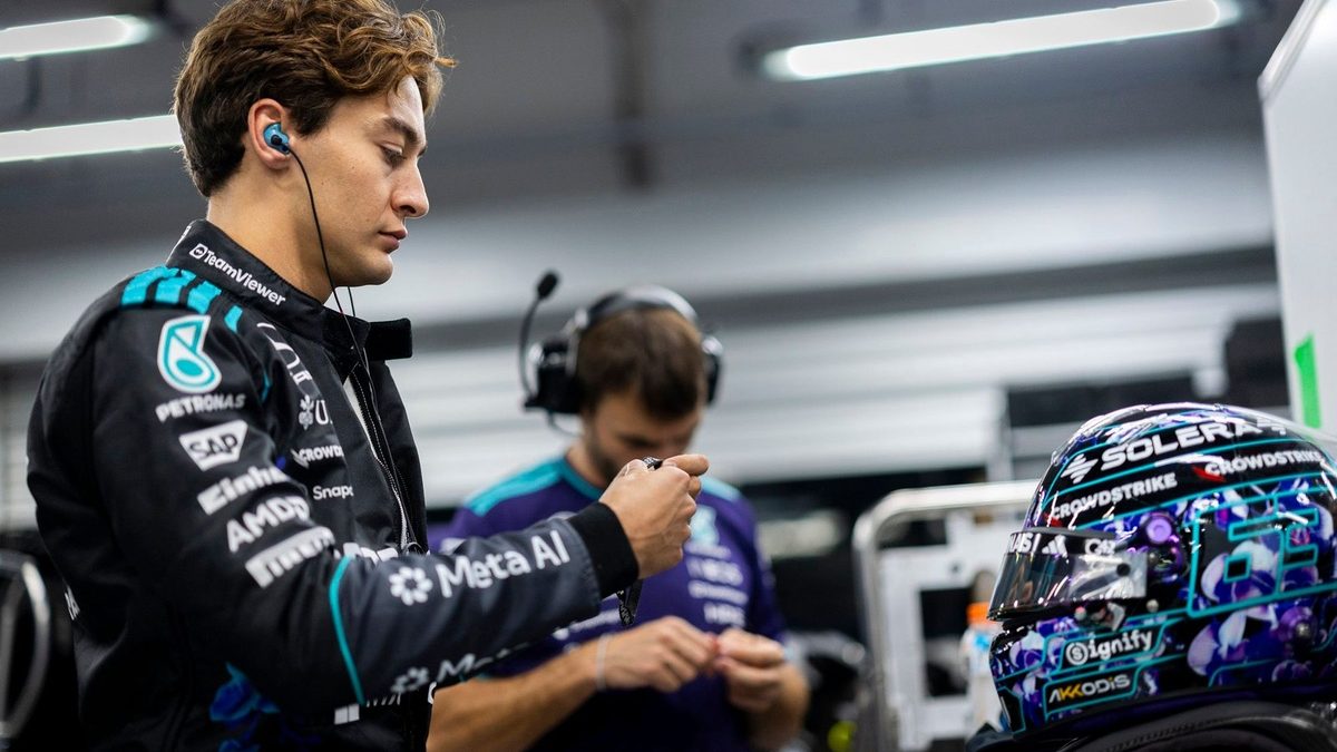 George Russell con el Mercedes W17 en el circuito de Singapur antes del Gran Premio 2026