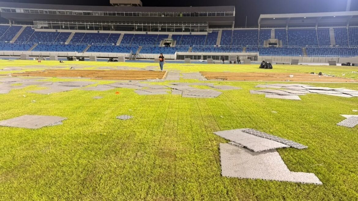 Grama del Estadio Olímpico Félix Sánchez afectada tras el concierto de Ramón Orlando en septiembre de 2026