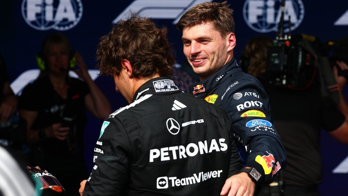 Kimi Antonelli con el Mercedes en el circuito callejero de Bakú durante la clasificación del Gran Premio de Azerbaiyán 2026