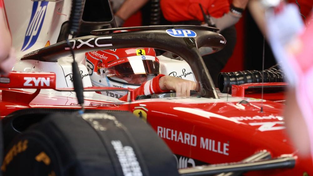 Charles Leclerc al volante del Ferrari durante el primer entrenamiento libre del Gran Premio de Ciudad de México en el Autódromo Hermanos Rodríguez