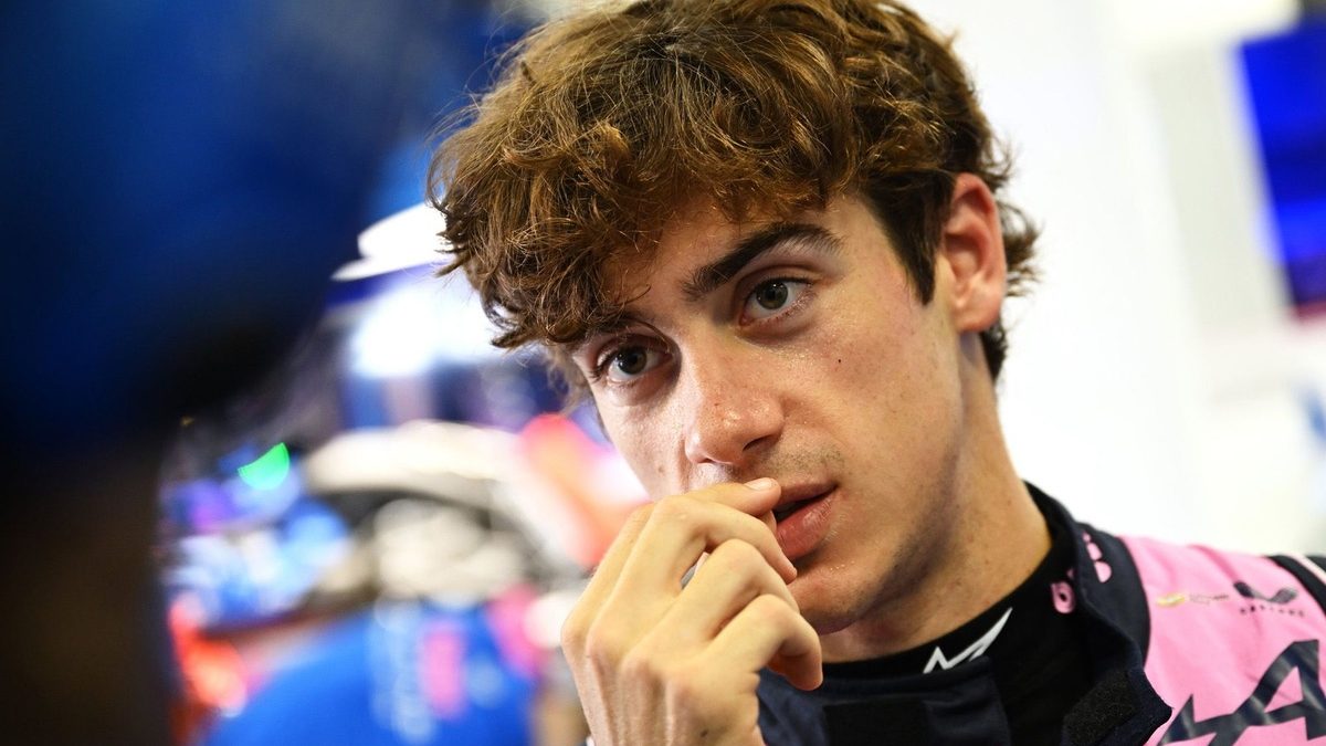 Franco Colapinto en el monoplaza de Alpine durante el Gran Premio de Azerbaiyán en el Circuito Urbano de Bakú