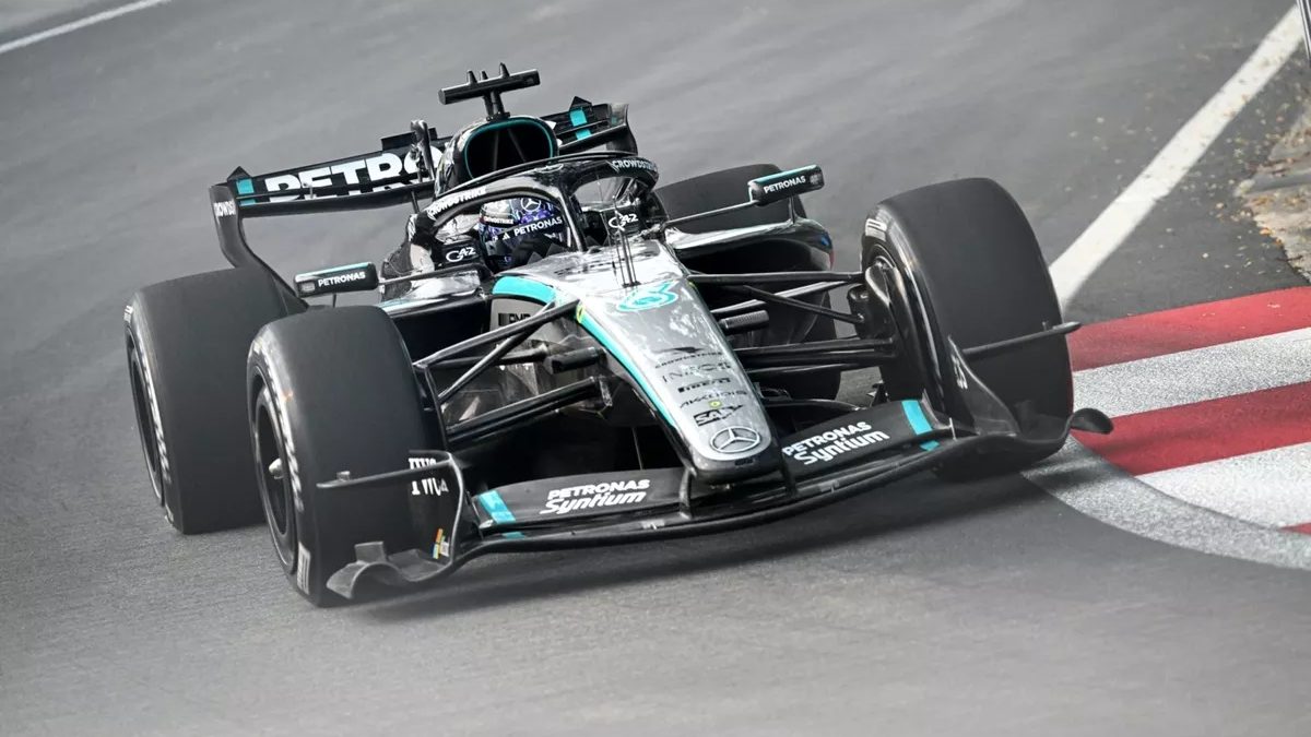 George Russell al volante del Mercedes durante la práctica libre del Gran Premio de Singapur 2026 de Fórmula 1