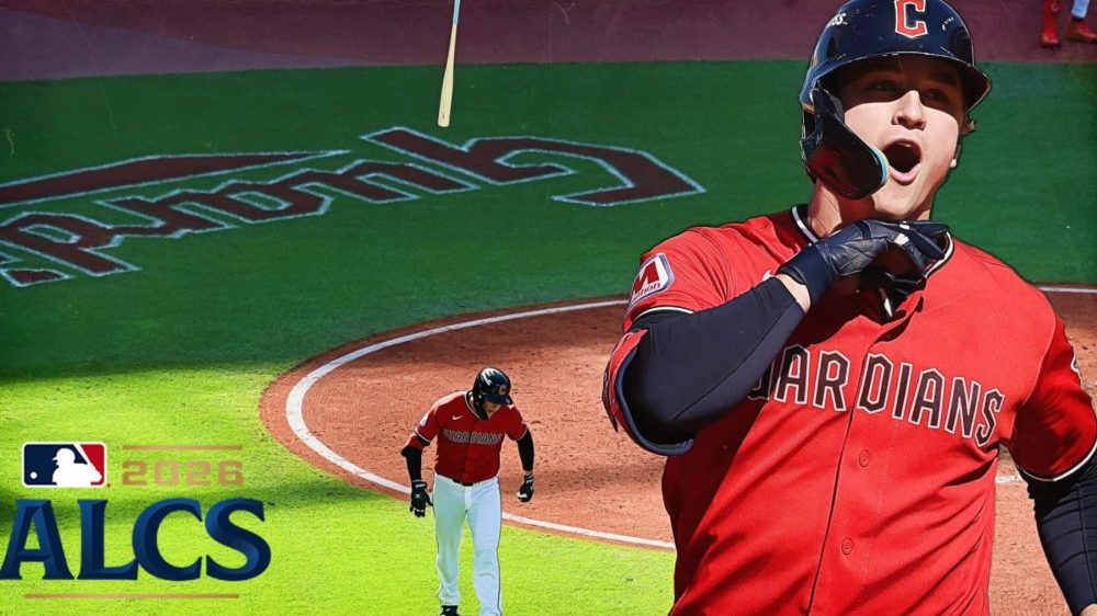 Petey Halpin lanza el bate al aire tras conectar jonrón de dos carreras en el Juego 3 de la ALCS en el Progressive Field