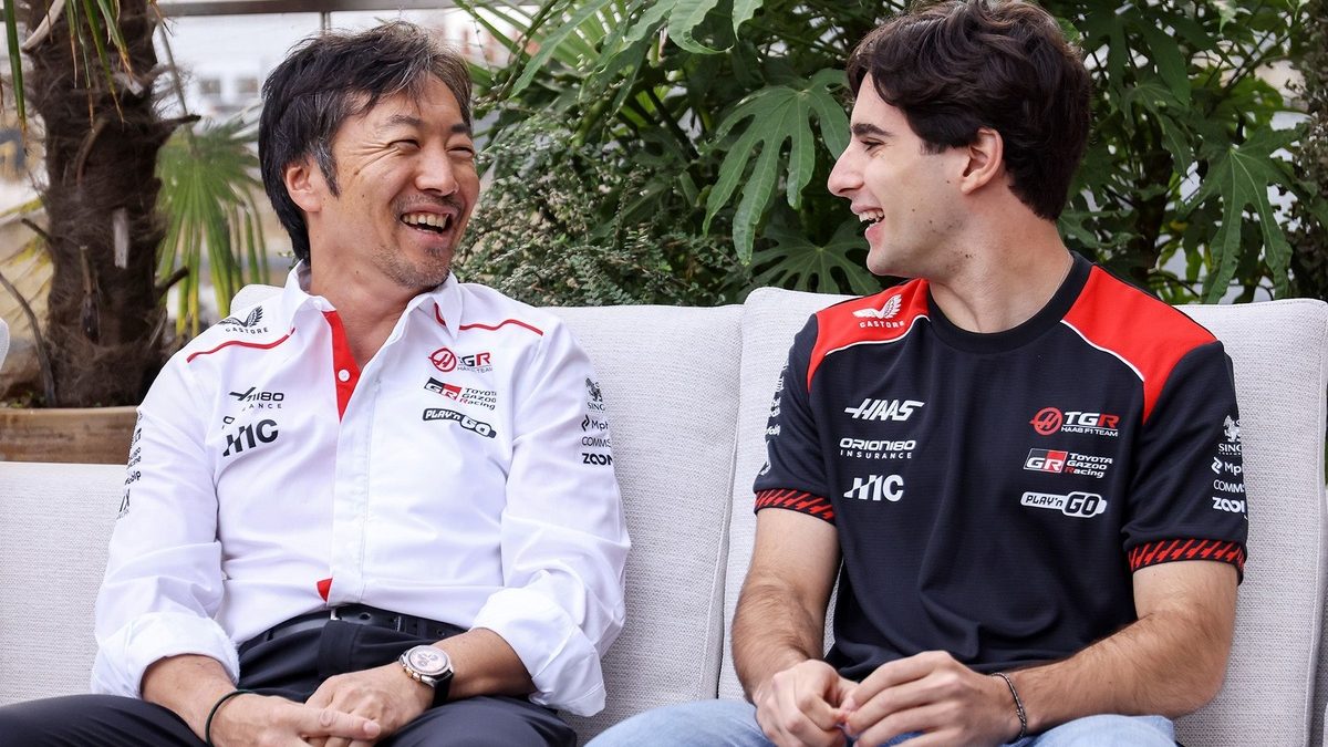 Ayao Komatsu jefe de Haas F1 Team junto a Rafael Camara piloto de Fórmula 2 de Invicta Racing