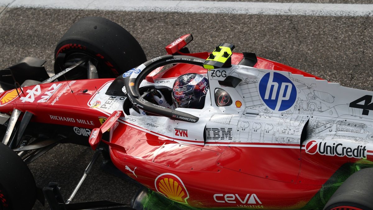 Lewis Hamilton con el Ferrari SF-26 en el circuito de Austin durante la clasificación del Gran Premio de Estados Unidos 2026