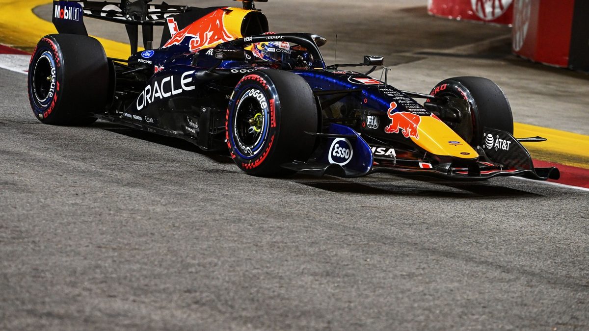 Max Verstappen al volante del Red Bull Racing en un Gran Premio de Fórmula 1