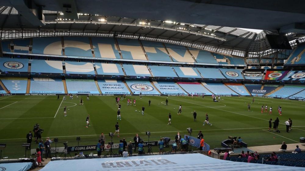 Estadio del Manchester City visto desde afuera durante un partido de la Premier League
