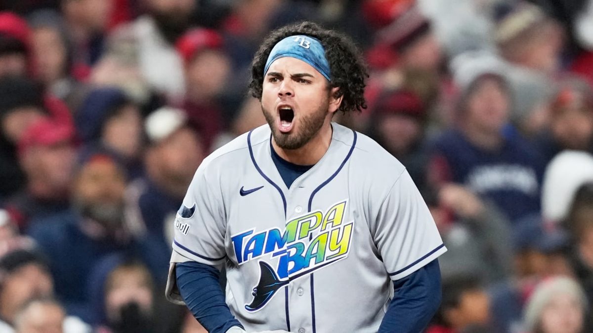 Jonathan Aranda, primera base de los Rays de Tampa Bay, celebra en la Serie Mundial 2026 en Milwaukee