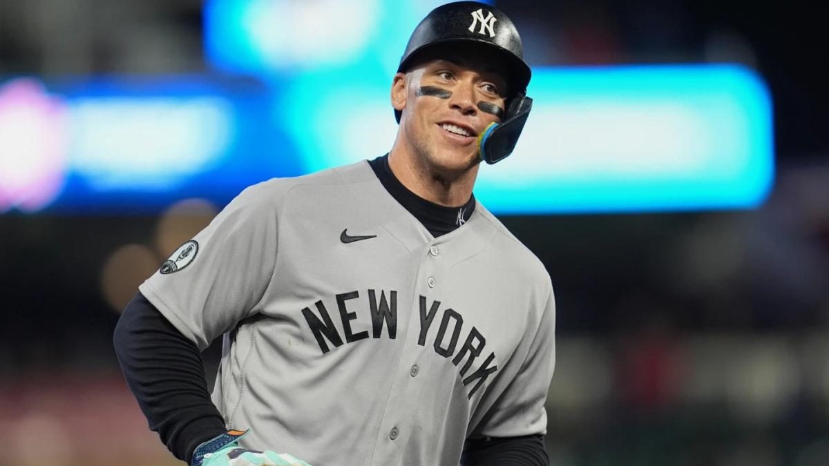 Aaron Judge celebrando jonrón de tres carreras en la octava entrada contra los Twins en el Yankee Stadium