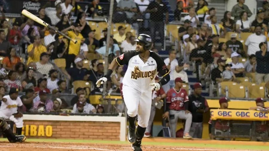 Jorge Bonifacio con el uniforme amarillo de las Águilas Cibaeñas en el inicio de la temporada LIDOM 2026-27