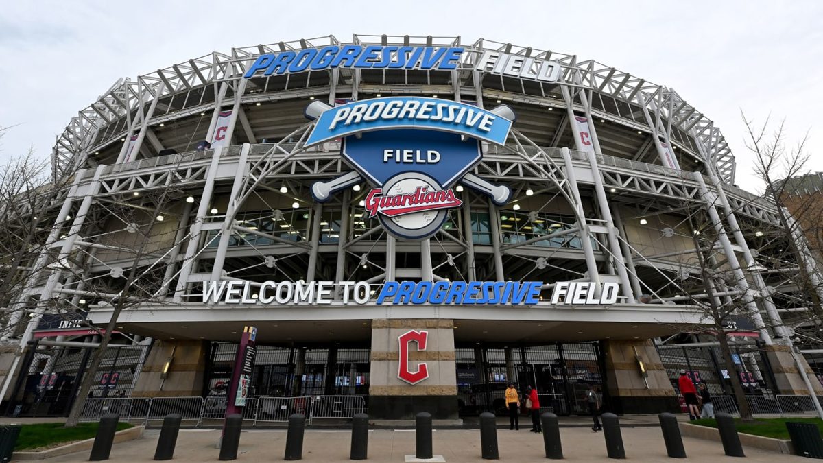 Estadio de los Cleveland Guardians preparado para el Juego 3 de la ALCS 2026 bajo cielos nublados