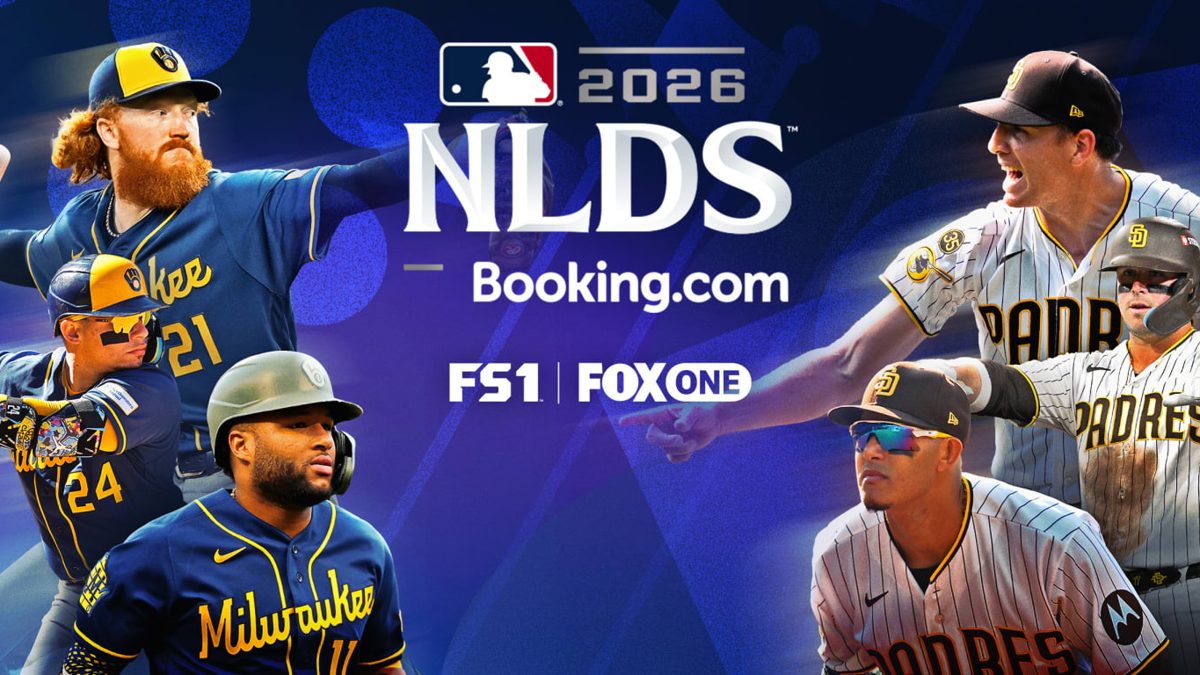 Jackson Chourio celebra con sus compañeros de los Brewers en la postemporada de la MLB 2026