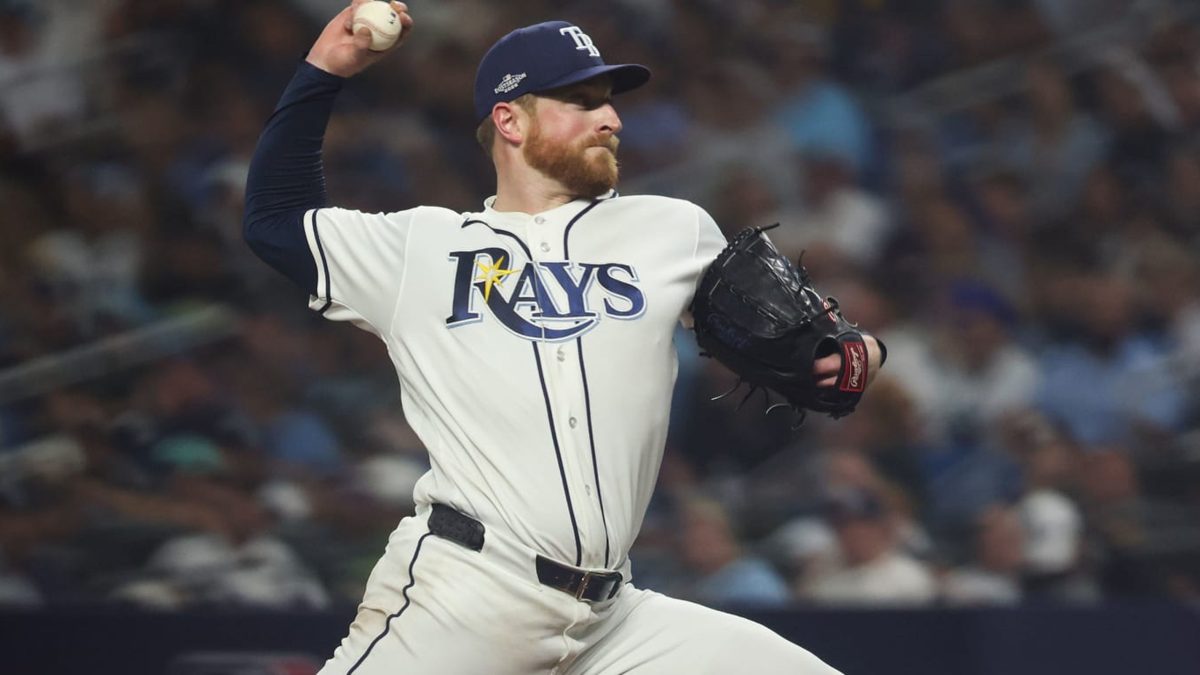 Drew Rasmussen en el montículo durante la Serie Mundial 2026 en el Tropicana Field de Tampa Bay