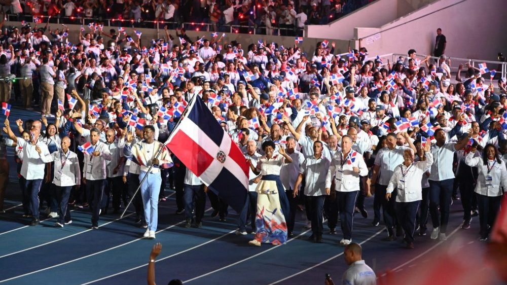 Atletas dominicanos con medallas celebrando en los Juegos Centroamericanos y del Caribe Santo Domingo 2026